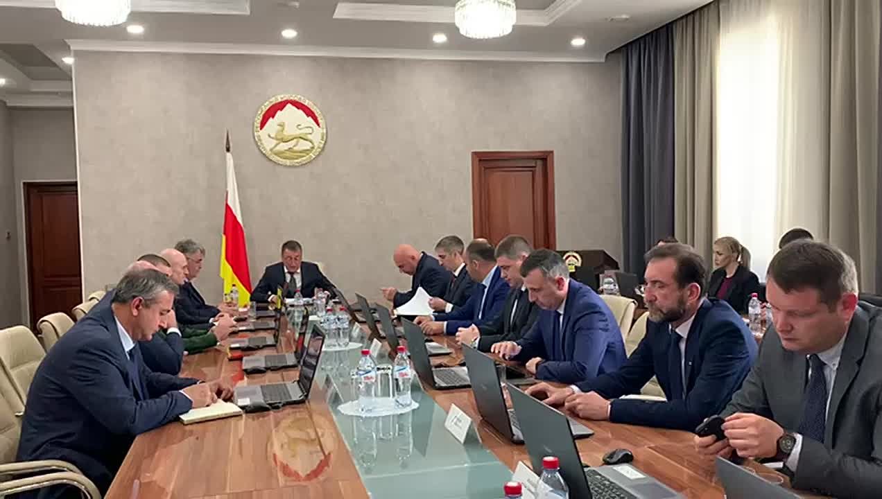 Кабмин Южной Осетии обсудит на заседании ряд актуальных вопросов, касающихся экономической и социальной сферы республики