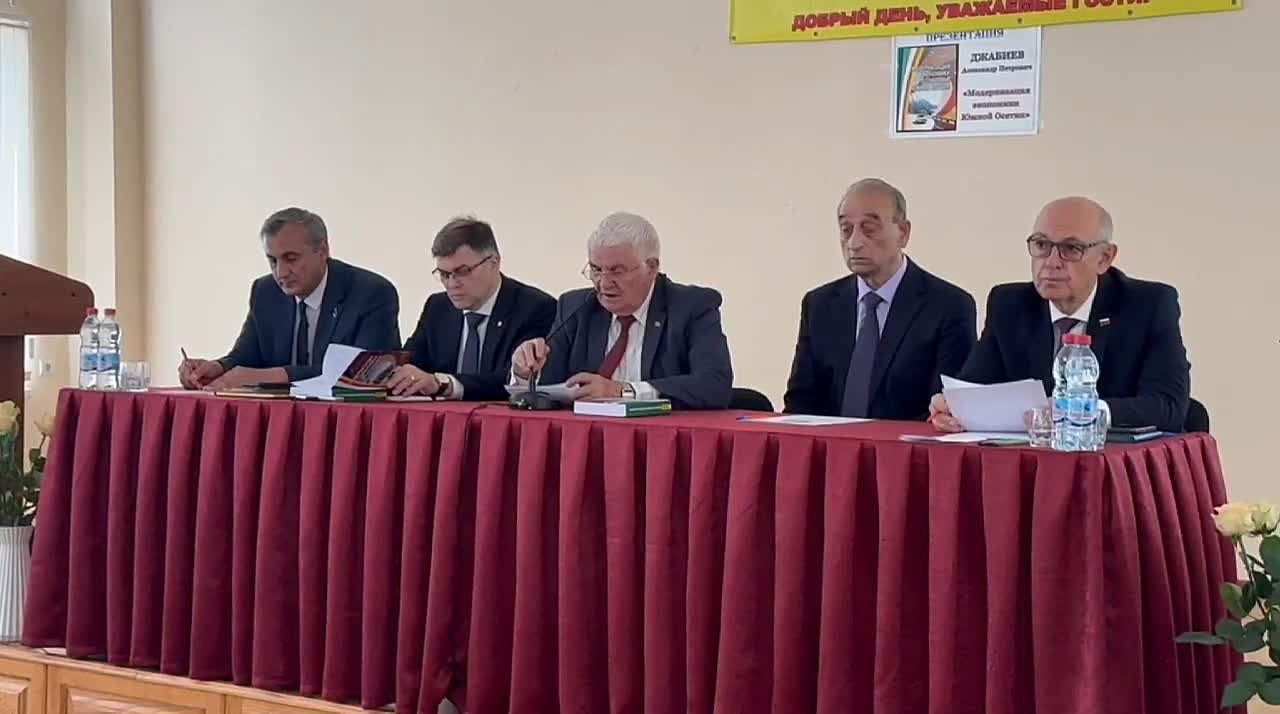 В ЮОНИИ проходит презентация монографии «Модернизация экономики Республики Южная Осетия»