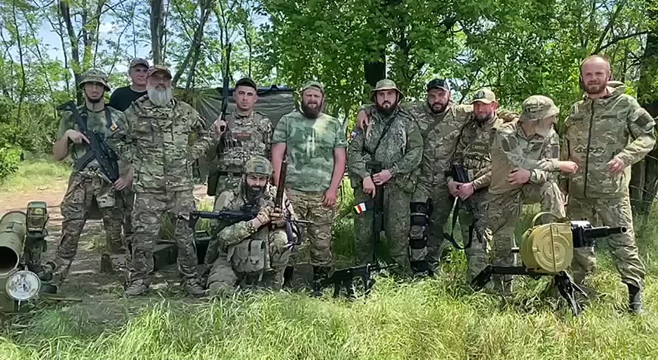 166-й полк имени дважды Героя Советского Союза Иссы Плиева, противотанковый взвод и взвод АГС поздравляет югоосетинских выпускников с Последним звонком!