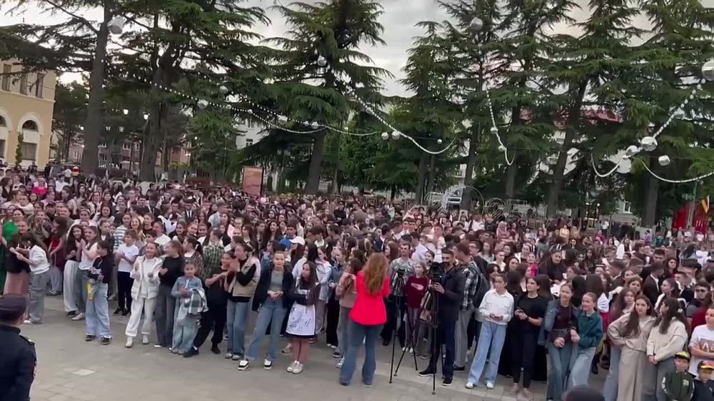 Делимся атмосферой праздника с центральной площади Цхинвала