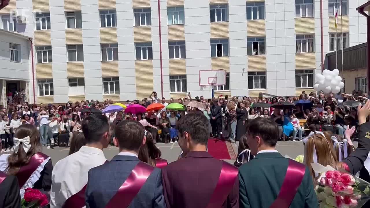 В добрый путь, дорогие выпускники!