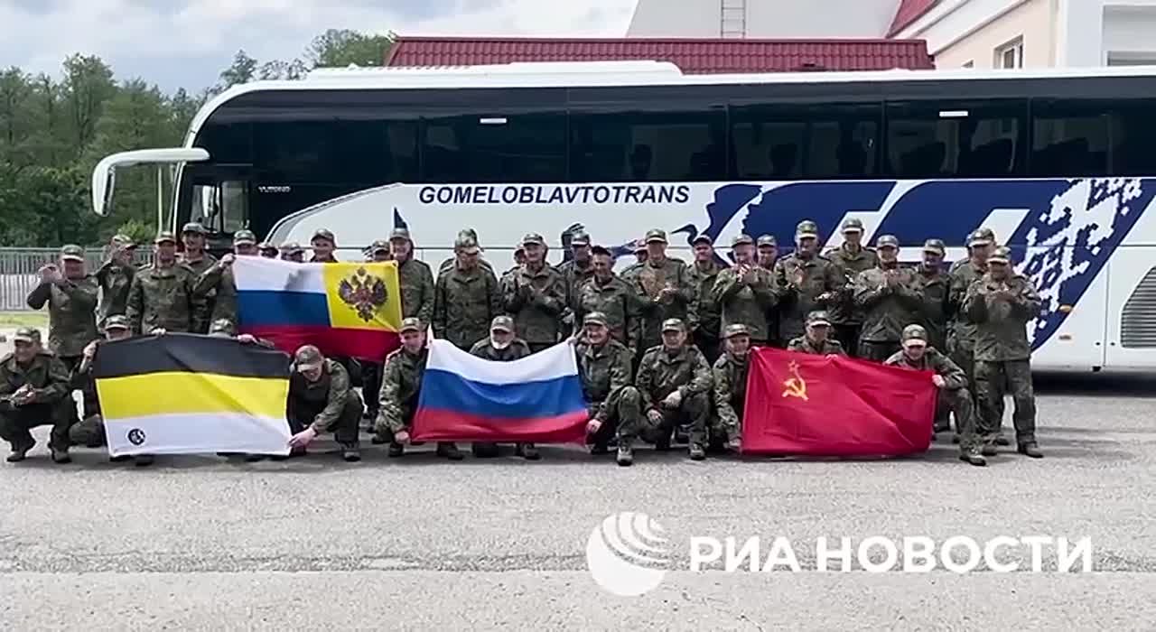 Минобороны публикует кадры возвращения из украинского плена российских военных