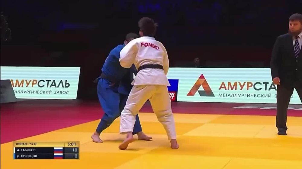 Азамат Кабисов выиграл золото международного турнира по дзюдо в Хабаровске