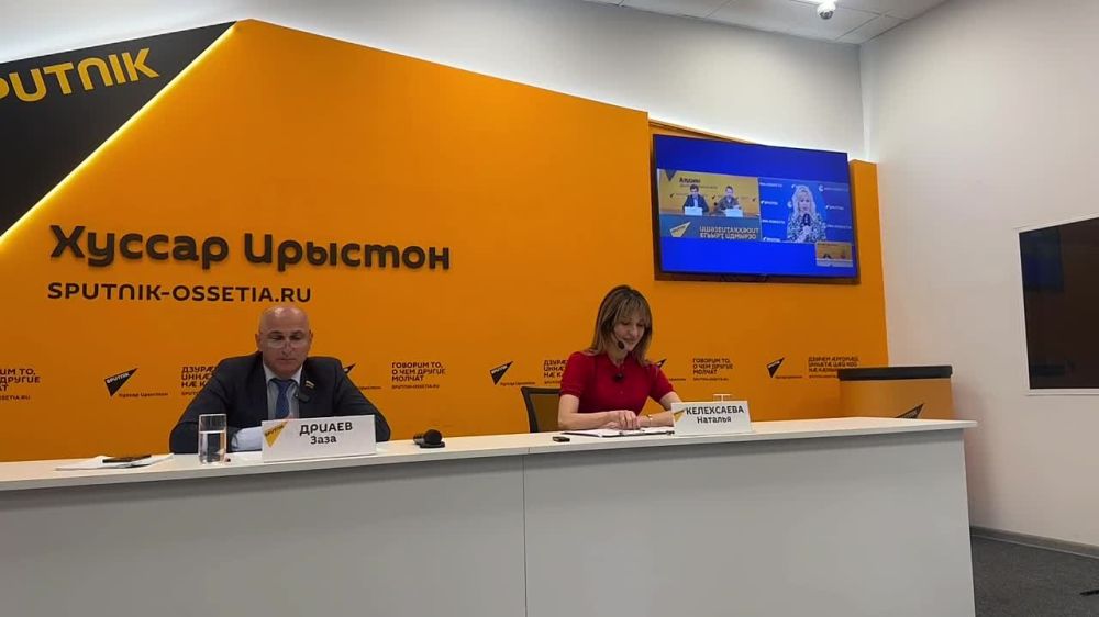 В @SputnikOssetia проходит видеомост о порядке получения гражданства России жителями Абхазии и Южной Осетии