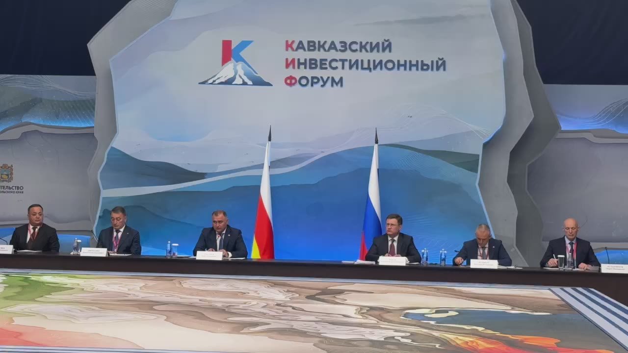 Президент Алан Гаглоев приветствовал российских коллег, отметив, что Александр Новак подробно обозначил ключевые моменты, подчеркнув успешную реализацию в Республике Южная Осетия инвестиционной и государственной программ...