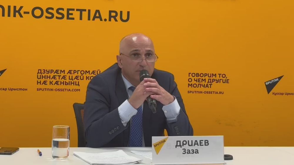 "Мы долго шли к этому", — заявил председатель парламентского комитета по внешней политике и межпарламентским связям Заза Дриаев, комментируя упрощенное получение гражданства РФ для граждан Абхазии и Южной Осетии
