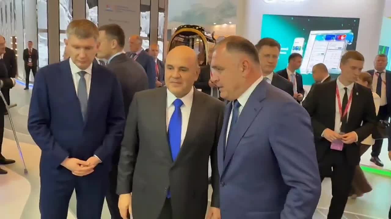 Председатель правительства РФ Михаил Мишустин посетил стенд Южной Осетии на КИФ-2025