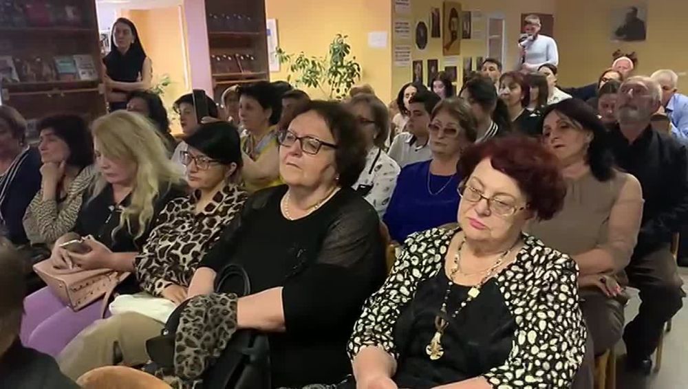 В Цхинвале проходит вечер поэзии выдающегося осетинского поэта, литературоведа и публициста Хаджи-Мурата Дзуццати