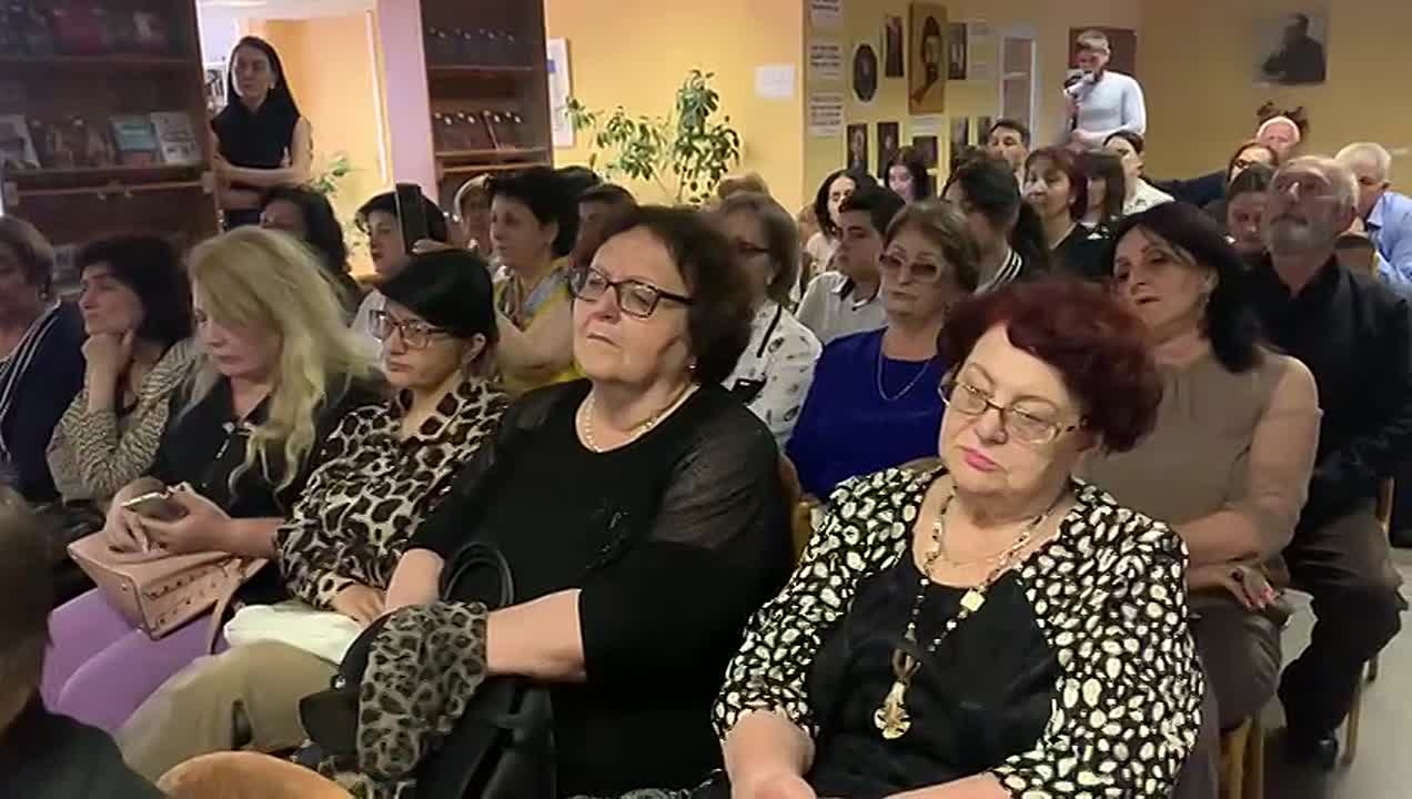В Цхинвале проходит вечер поэзии выдающегося осетинского поэта, литературоведа и публициста Хаджи-Мурата Дзуццати
