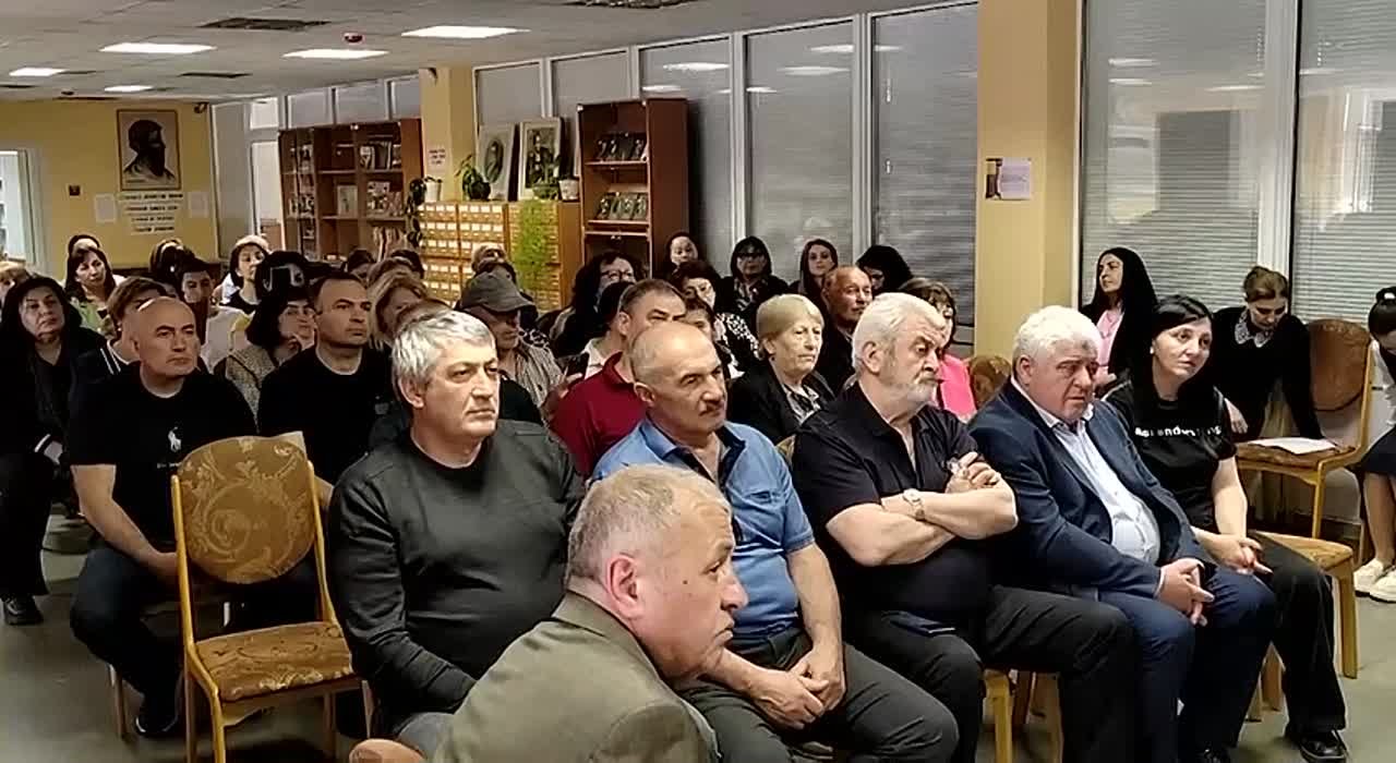 В Национальной библиотеке имени Анахарсиса прошло вечер поэзии выдающегося осетинского поэта, литературоведа и публициста Хаджи-Мурата Дзуццати