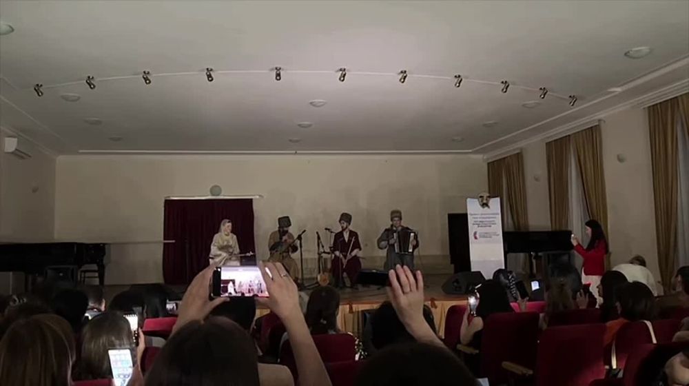 Отключение света не прервало концерт Ragon Bal, а только сделало его атмосфернее