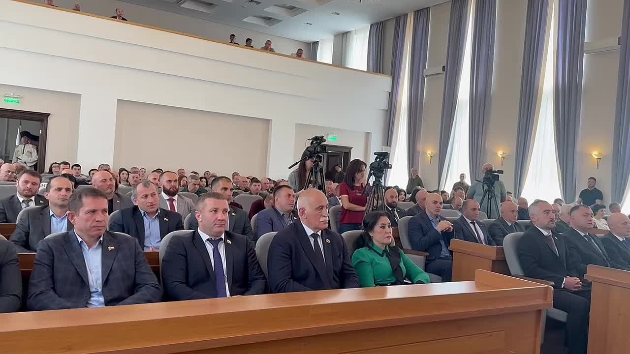 В Южной Осетии проходит торжественное собрание, посвящённое Дню принятия Акта о провозглашении Независимости