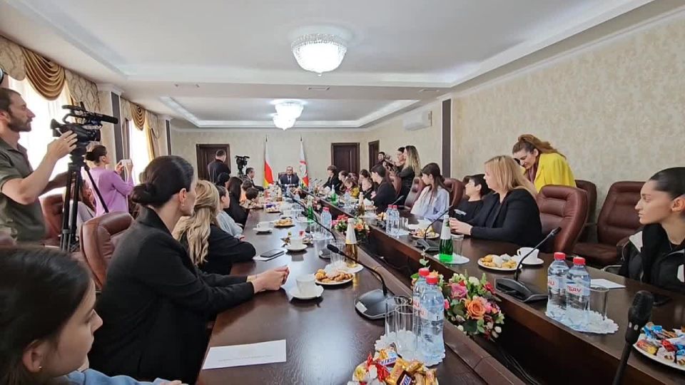 Глава Южной Осетии Алан Гаглоев встретился с детьми военнослужащих, погибших в ходе специальной военной операции