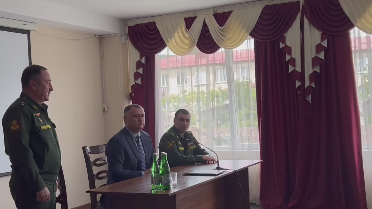 Юрий Яровицкий поблагодарил президента Алана Гаглоева и выразил готовность честно выполнять возложенные обязанности, использовать свой опыт в боевых действиях и подготовке, а также направлять все усилия на благо Республики...