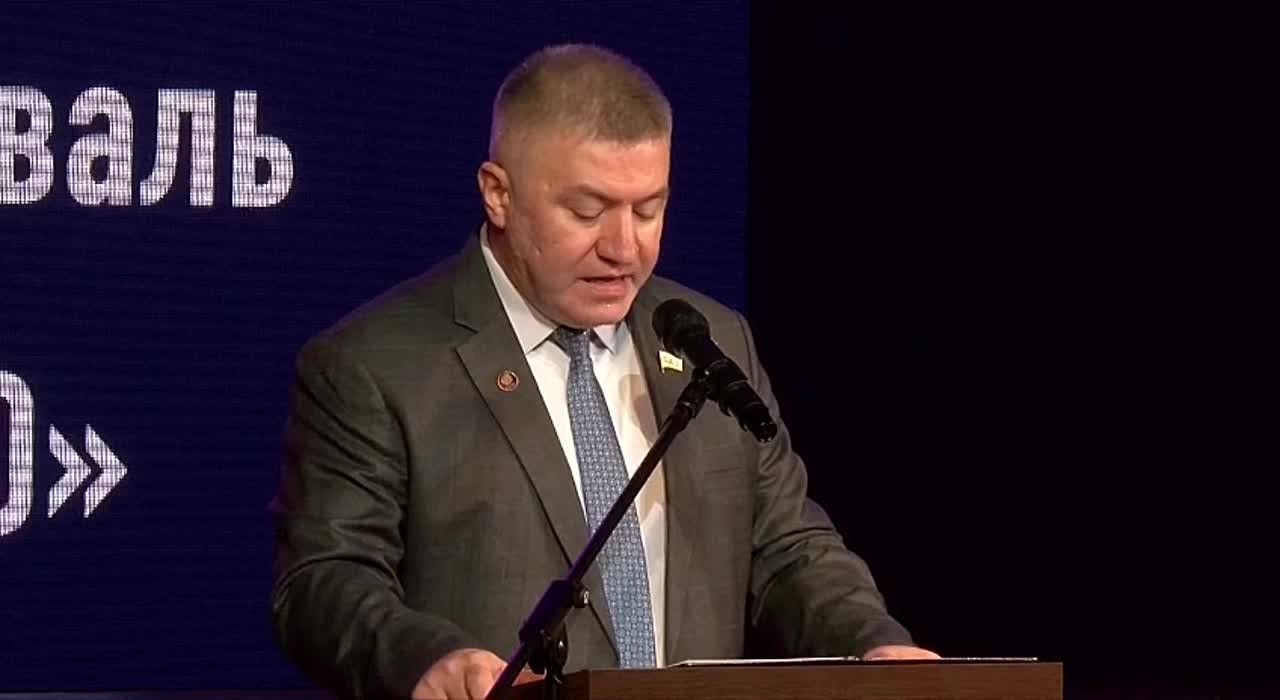 Вице-спикер парламента Южной Осетии Таймураз Тадтаев и глава комитета по национальной политике, культуре, религии и СМИ Руслан Хубежты принимают участие в XVIII Международном фестивале "Великое русское слово"