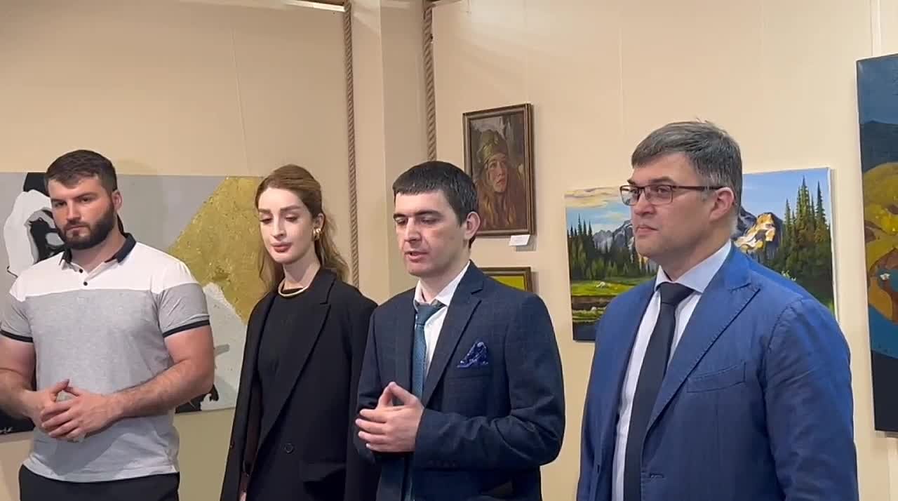 В музейном комплексе ЮОГУ открылась выставка молодых художников, приуроченная ко Дню России