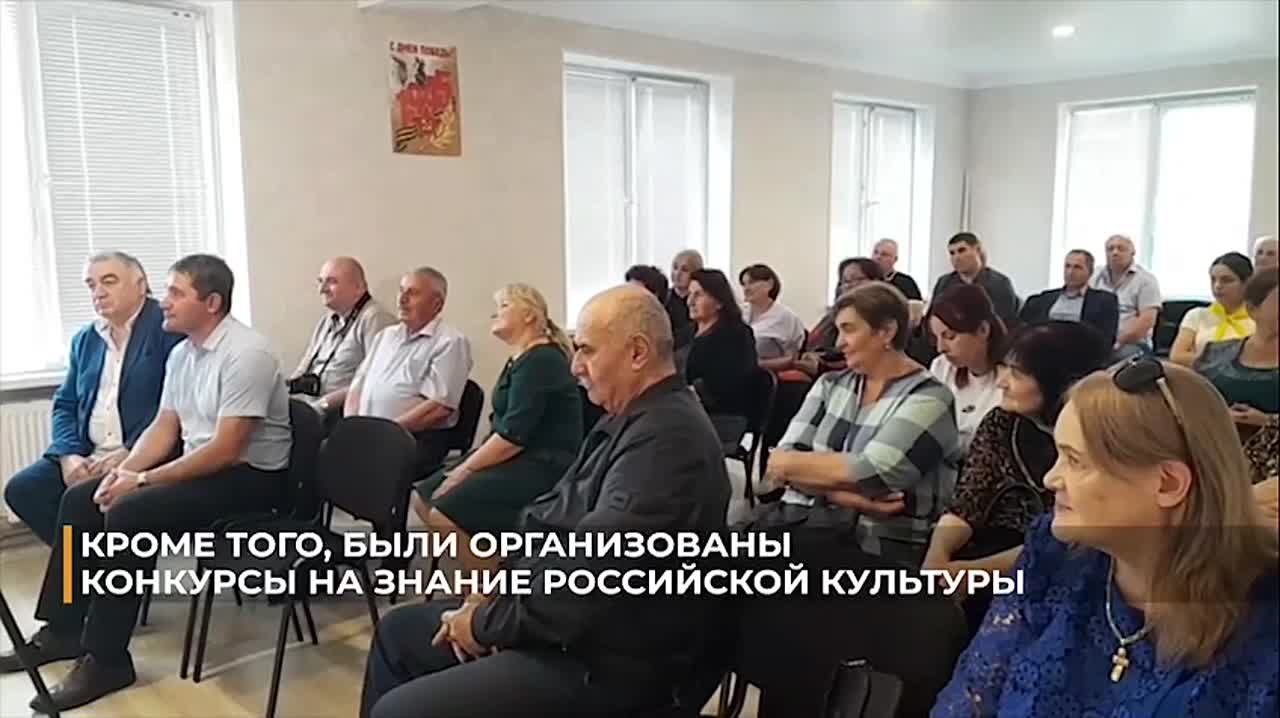 Центр Исторической памяти в Цхинвале отметил День России выставкой репродукций Любови Штанько "Небо над нами – одно"