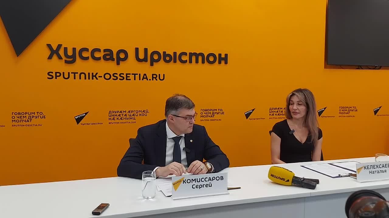 В Цхинвале проходит пресс-конференция главы Русского дома в Цхинвале Сергея Комиссарова