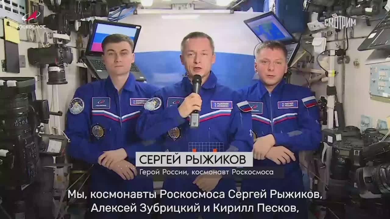 Российские космонавты традиционно с МКС поздравили соотечественников с Днем России, сообщил Роскосмос