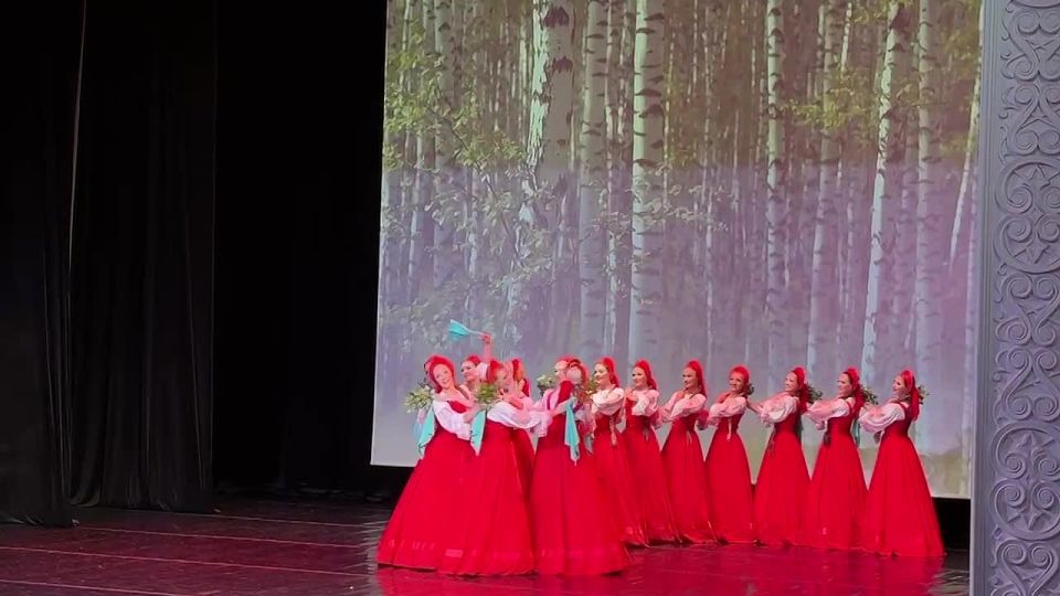 В столице Южной Осетии впервые проходит концерт государственного академического хореографического ансамбля "Берёзка" имени Н.С. Надеждиной