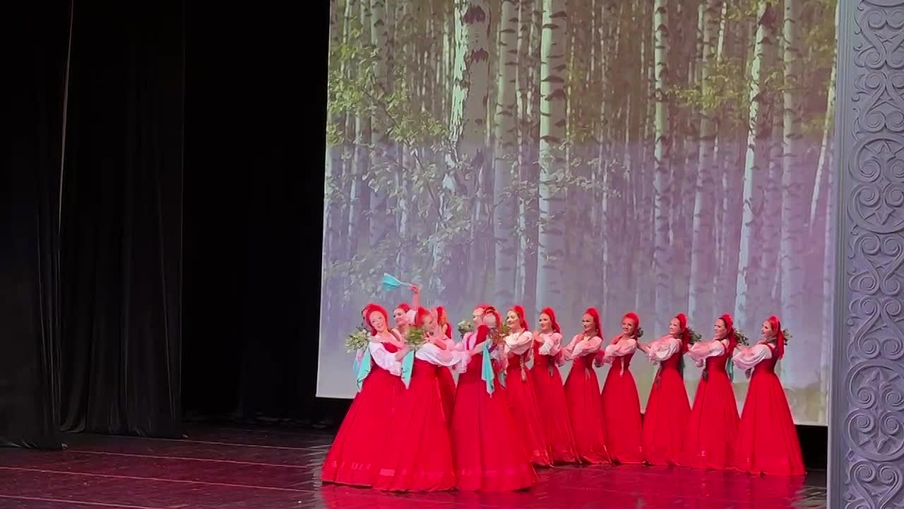 В столице Южной Осетии впервые проходит концерт государственного академического хореографического ансамбля "Берёзка" имени Н.С. Надеждиной