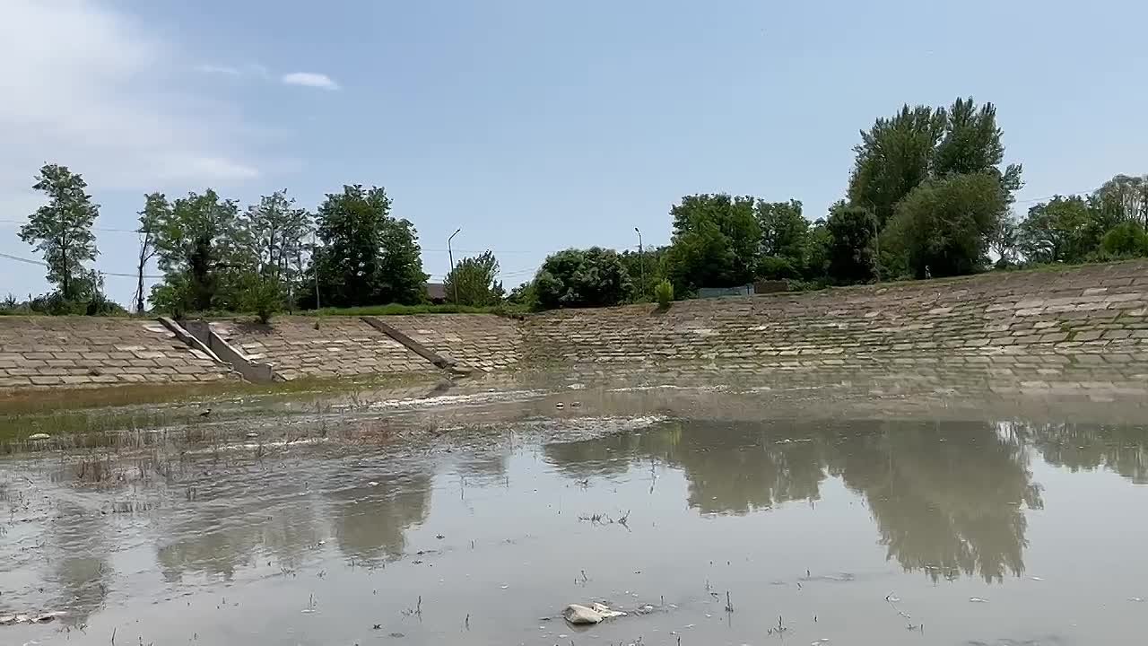 В Цхинвале приступили к наполнению водой одной из излюбленных зон отдыха - городского озера