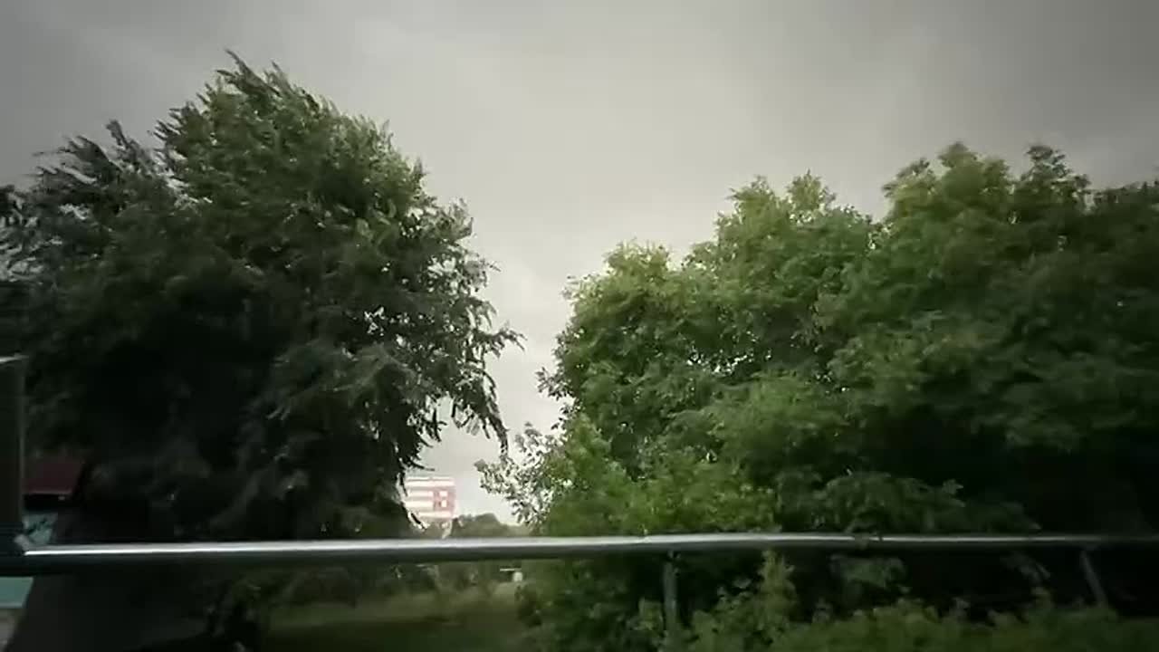 Во Владикавказе концерт ко Дню России перенесли на завтра из-за плохой погоды, сообщает АМС города