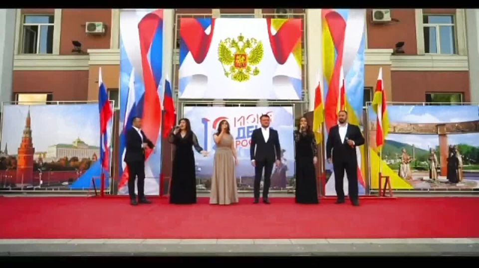 С Праздником россияне, с Днём России!