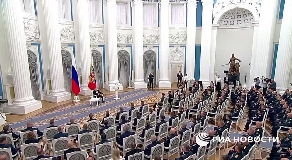 Путин: путь к победам прокладывают именно такие люди, как вы