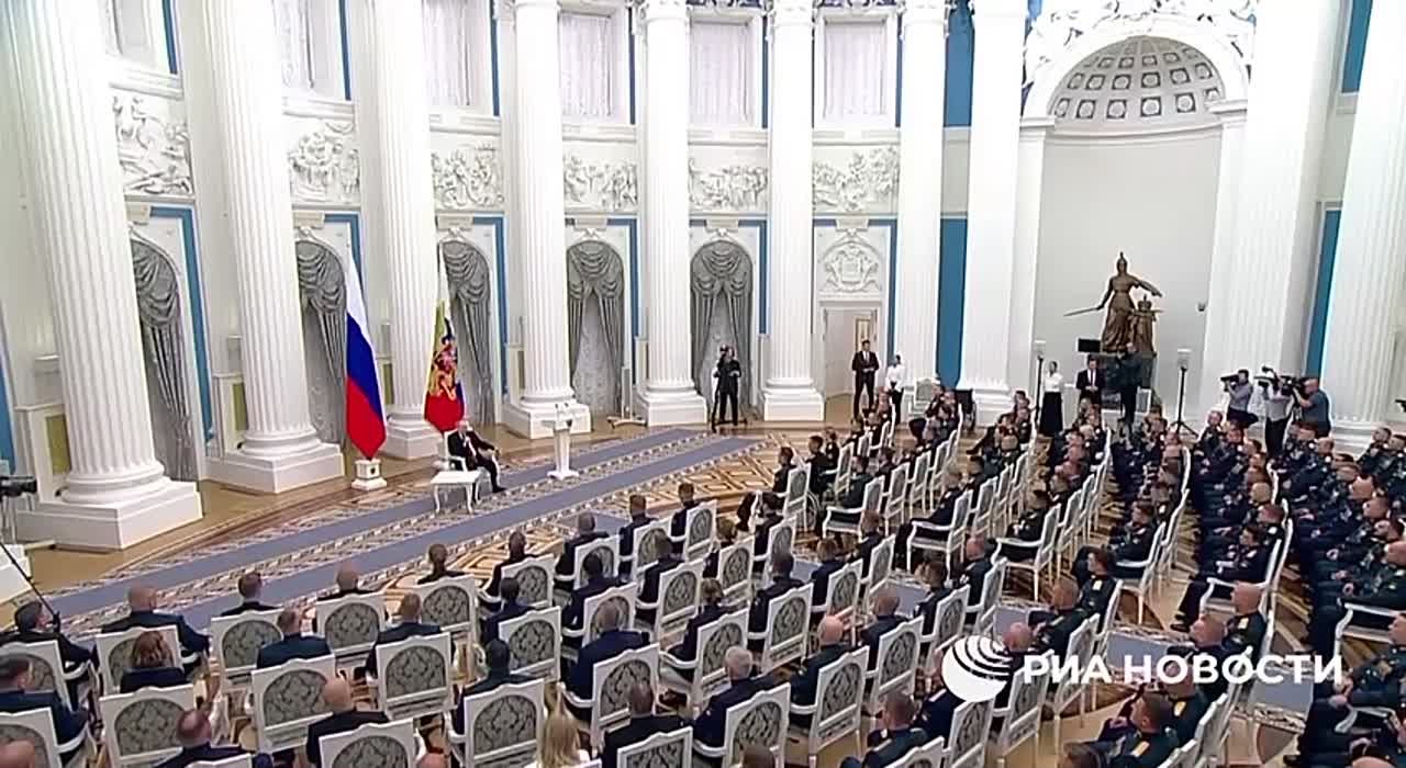 Путин: путь к победам прокладывают именно такие люди, как вы
