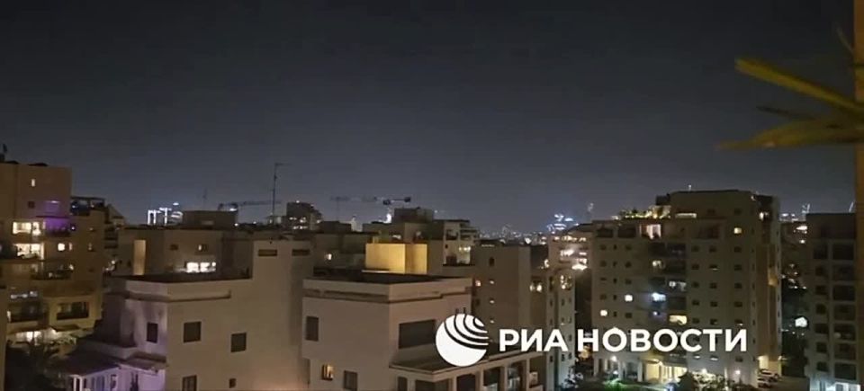 Иран начал ракетную атаку на Израиль, сообщило иранское государственное ТВ