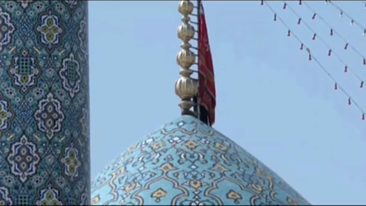 Красный флаг мести поднят над мечетью Джамкаран в иранском городе Кум на фоне ударов Израиля