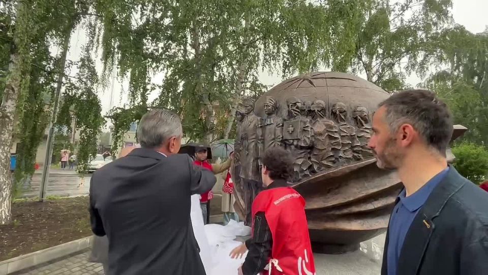 Во Владикавказе открыли памятник героям COVID-19