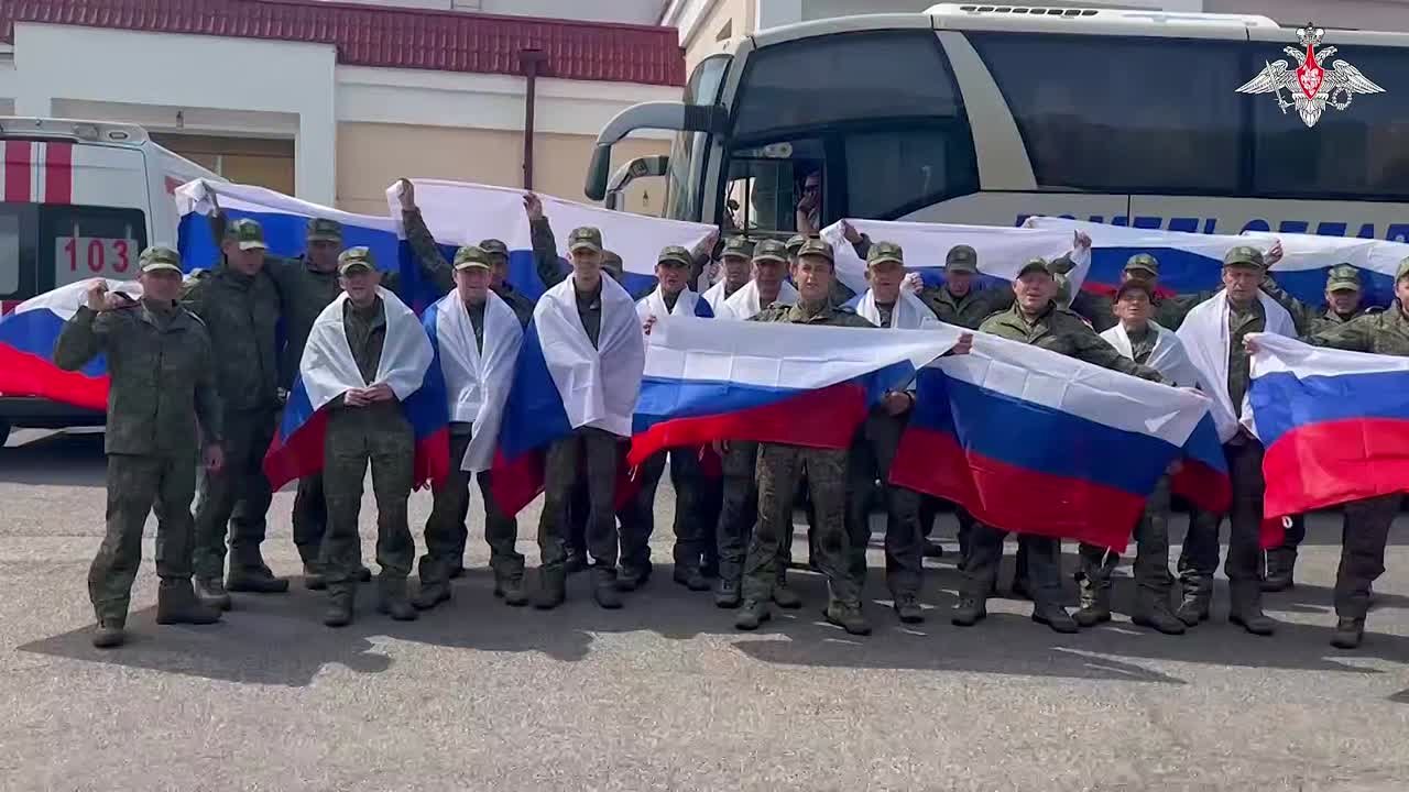 Группа российских военнослужащих возвращена с подконтрольной Киеву территории в обмен на украинских военнопленных