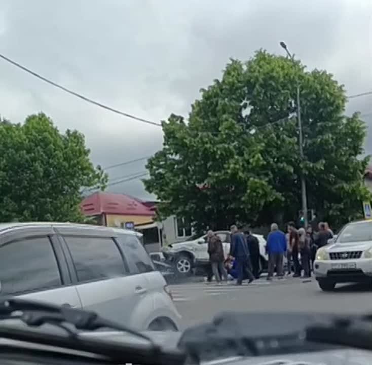 В Цхинвале произошло ДТП на перекрестке проспекта А. Джиоева и улицы Советской