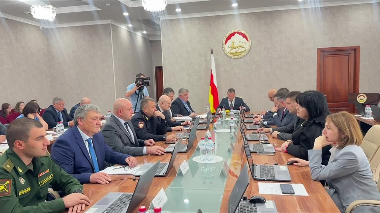 В Цхинвале проходит заседание правительства Южной Осетии
