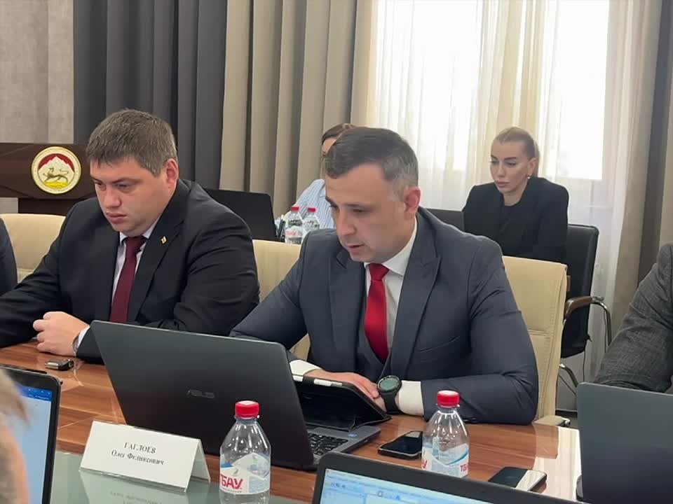 Кабмин Южной Осетии установил надбавки к окладам работников бюджетной сферы