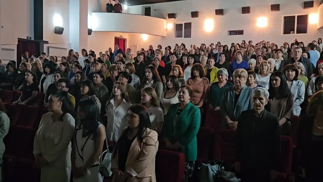 В Цхинвале в ГККЗ "Чермен" проходит торжественное собрание, посвященное Дню медицинского работника