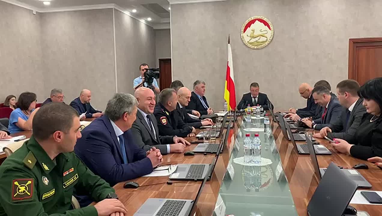 В Цхинвале проходит заседание правительства Южной Осетии