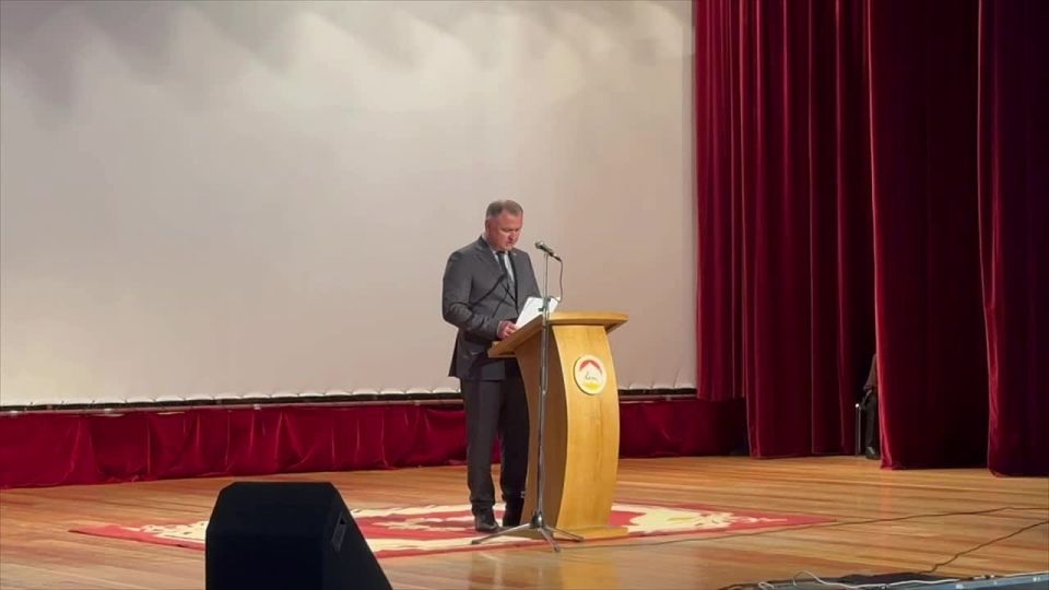 Народ Южной Осетии за неполных сто лет понес страшные потери, но смог выстоять, сохранить свое национальное достоинство, воссоздать свою государственность - Алан Гаглоев