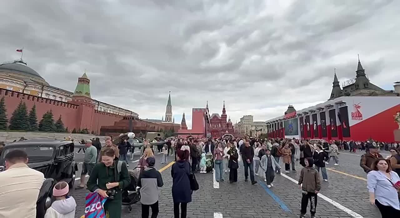 На Красной площади с 21 по 24 июня проходит уникальный иммерсивный музей под открытым небом — в честь 80-летия Парада Победы 1945 года