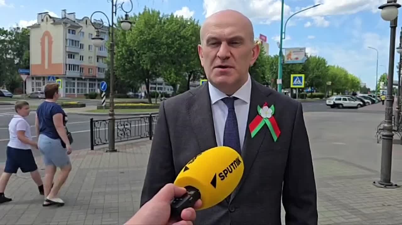 Брест — это не просто город и крепость, а символ борьбы за свободу и независимость всех народов бывшего СССР, заявил @SPUTNIKBY глава МИД Южной Осетии Ахсар Джиоев
