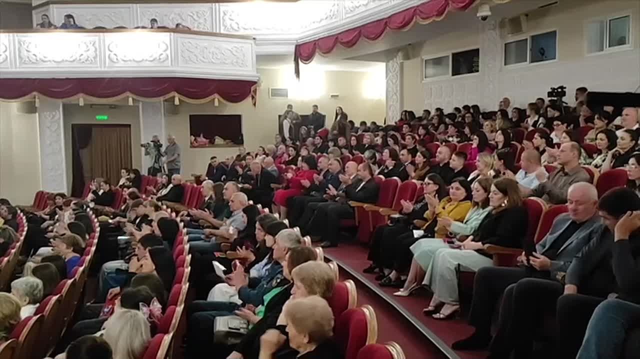 В Госдрамтеатре Южной Осетии проходит премьера спектакля "Вечно живые"
