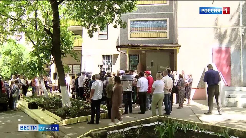 Мемориальную доску открыли в Краснодаре полковнику ВС РФ, защищавшему Цхинвал от грузинской агрессии в 1990–1992 годы