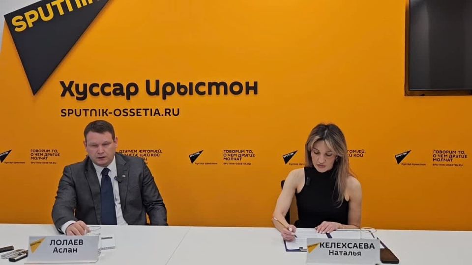 В пресс-центре @SputnikOssetia проходит пресс-конференция министра образования и науки Аслана Лолаева