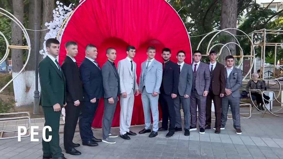 Атмосфера молодости и красоты на центральной площади Цхинвала