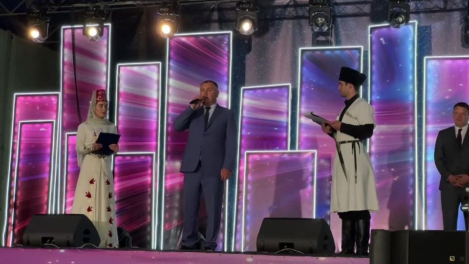 Вы - будущее Осетии: президент Алан Гаглоев поздравил выпускников