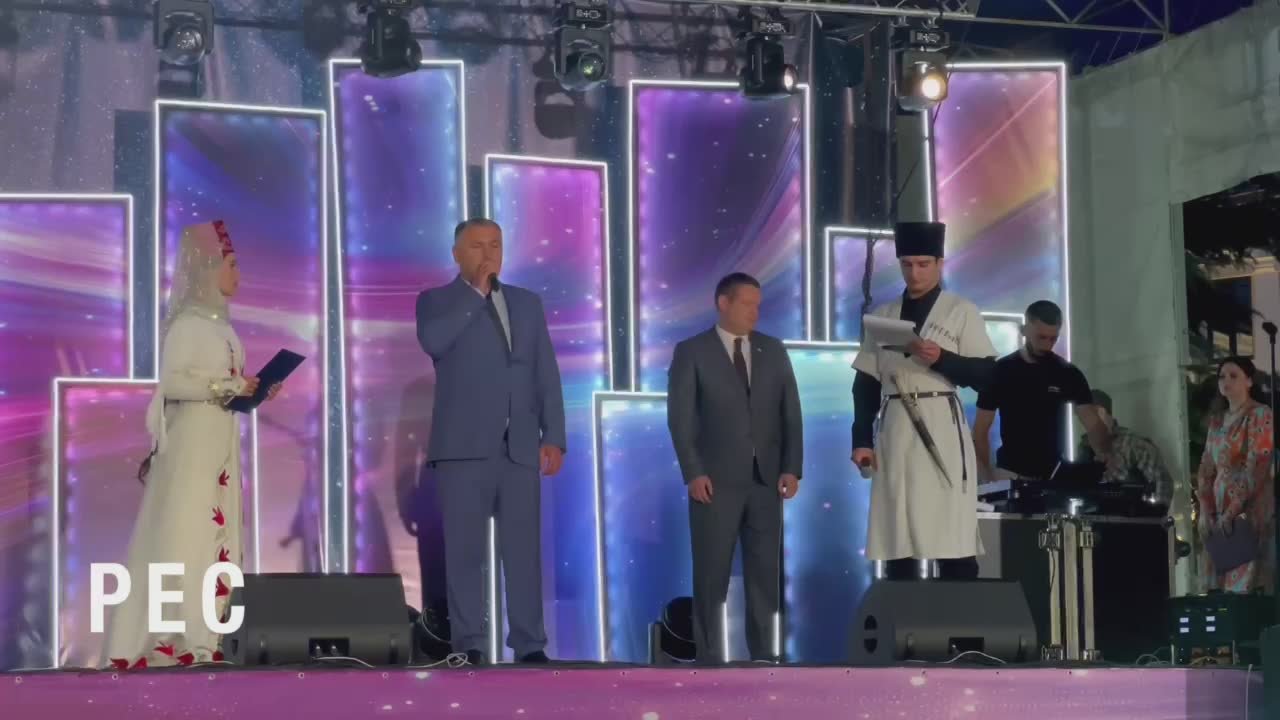 Вы наша гордость и будущее Осетии: президент Алан Гаглоев поздравил выпускников с окончанием школы