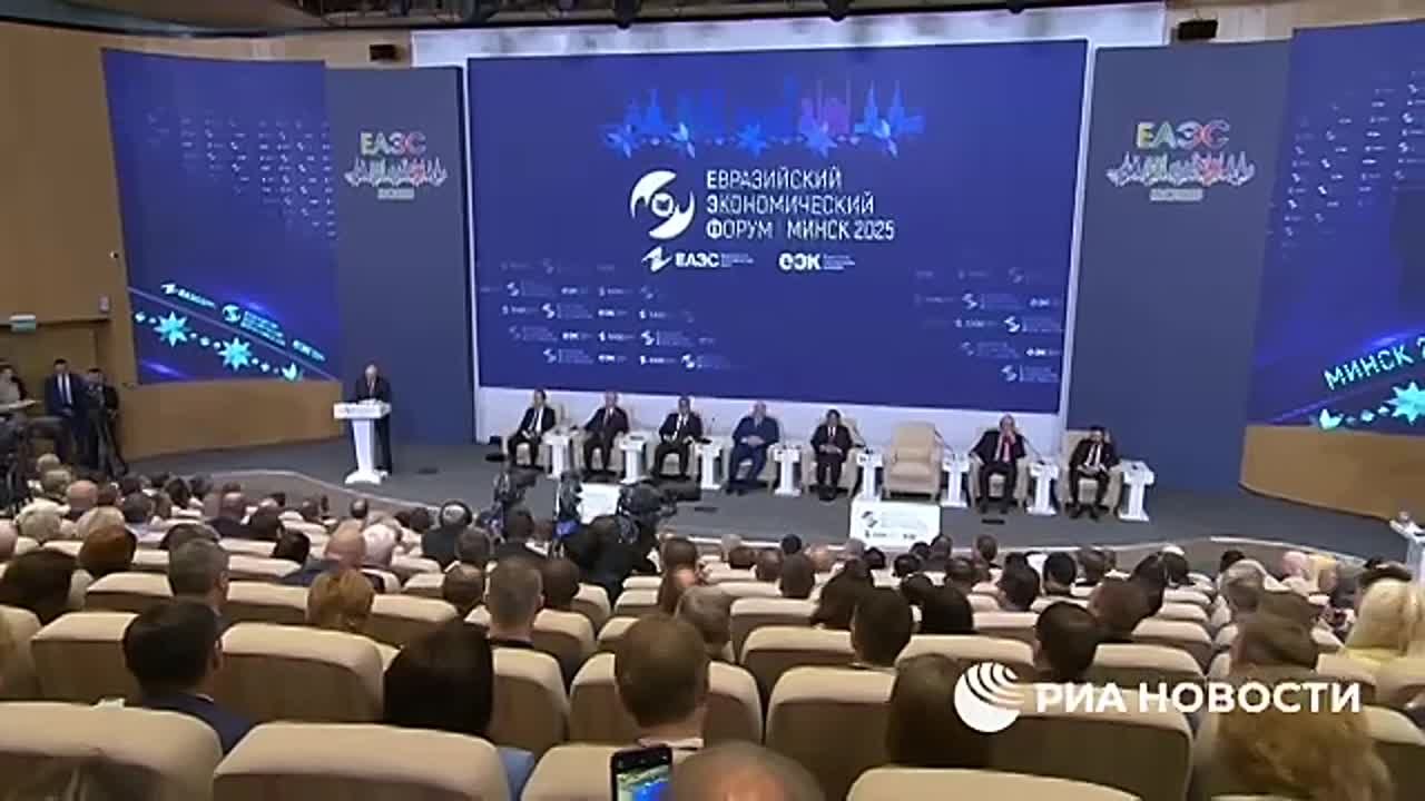 За 10 лет ЕАЭС утвердился как один из ключевых центров глобального развития, заявил Путин на IV Евразийском экономическом форуме