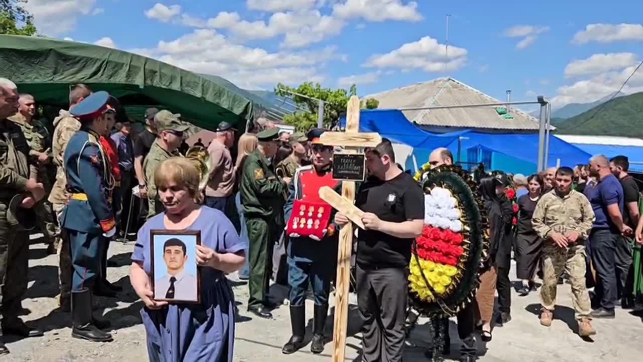 В Южной Осетии простились с погибшим в ходе проведения спецоперации Аланом Тедеевым